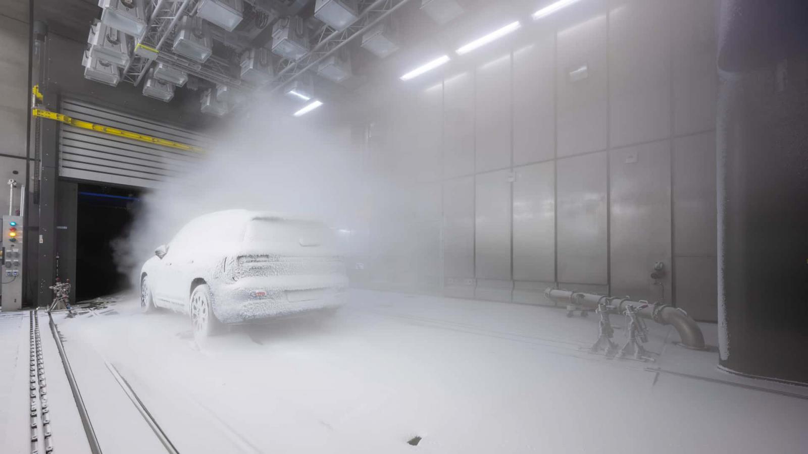 Πρώτες teaser εικόνες της νέας Mercedes GLB που έρχεται στις 8/12